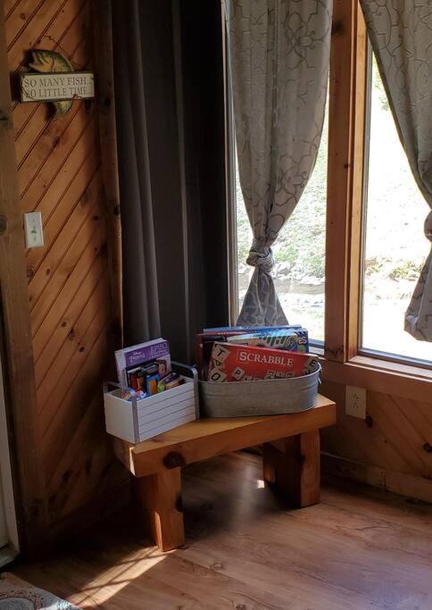 מרפי Waterwheel Cabin By The Creek מראה חיצוני תמונה