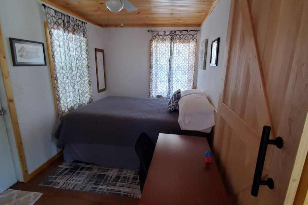 מרפי Waterwheel Cabin By The Creek מראה חיצוני תמונה