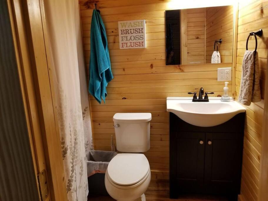 מרפי Waterwheel Cabin By The Creek מראה חיצוני תמונה