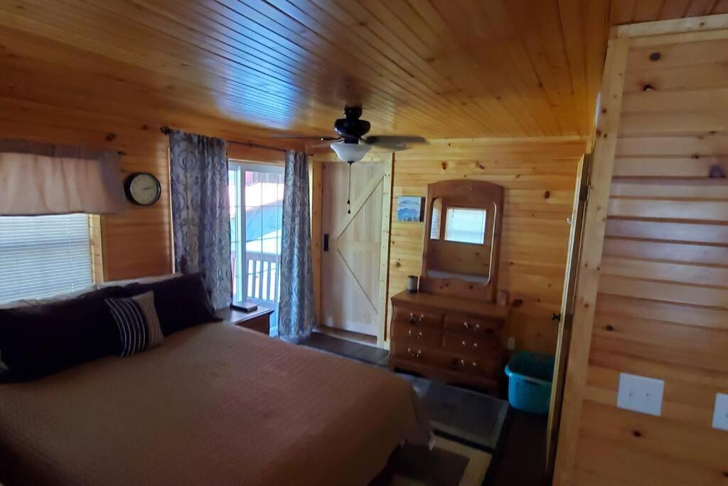מרפי Waterwheel Cabin By The Creek מראה חיצוני תמונה