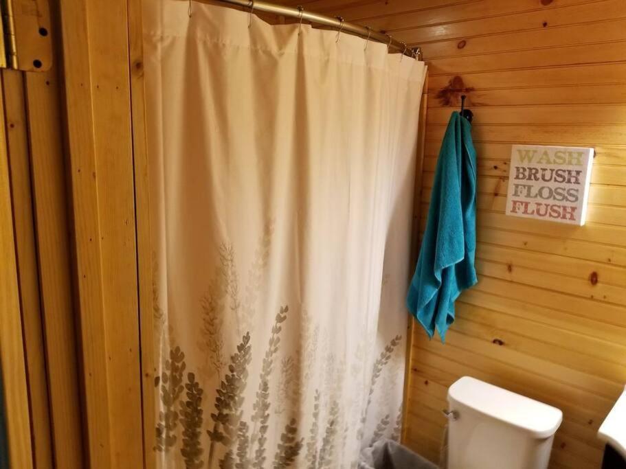 מרפי Waterwheel Cabin By The Creek מראה חיצוני תמונה